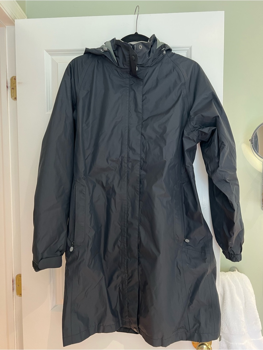 Women’s LL Bean Raincoat size L EUC
